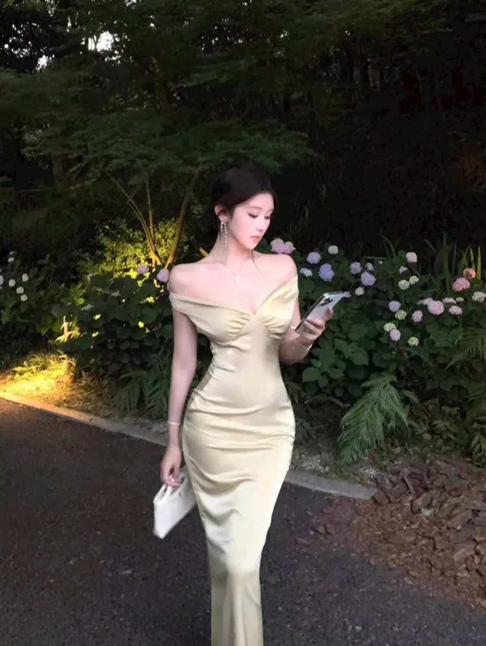 Đầm Lụa Bẹt Vai Dáng Dài Đuôi Cá Thanh Lịch TN3066